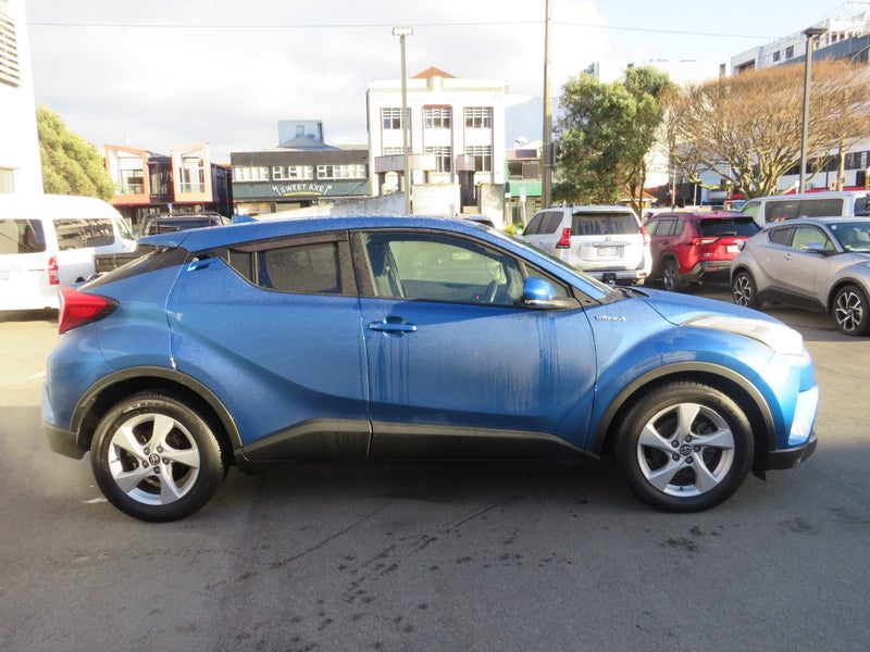 2017 Toyota C-HR Hybrid image 3