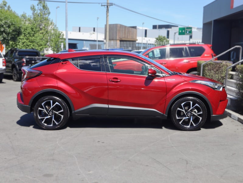 2017 Toyota C-HR HYBRID G, Push Start image 4