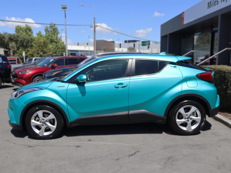 2017 Toyota C-HR HYBRID S, Push Start image 4