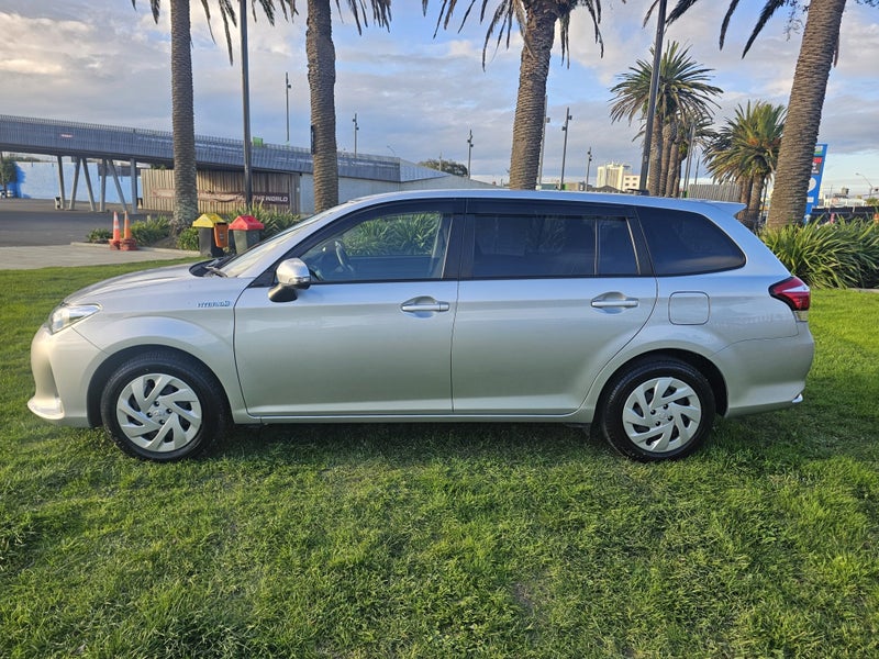 2017 Toyota Corolla 1.5 Hybrid Automatic Wagon... image 5