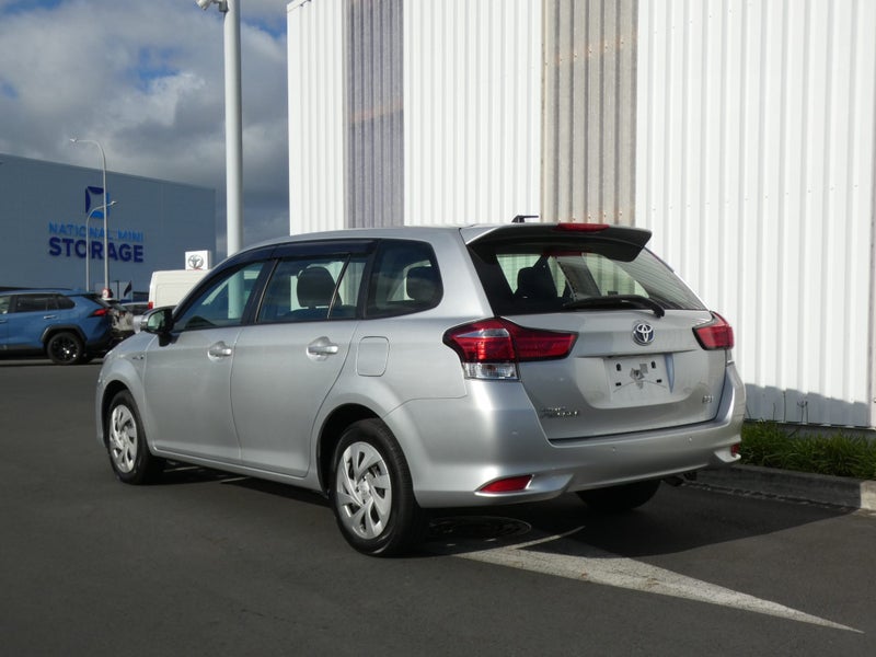 2017 Toyota Corolla 1.5 Hybrid Wagon image 2