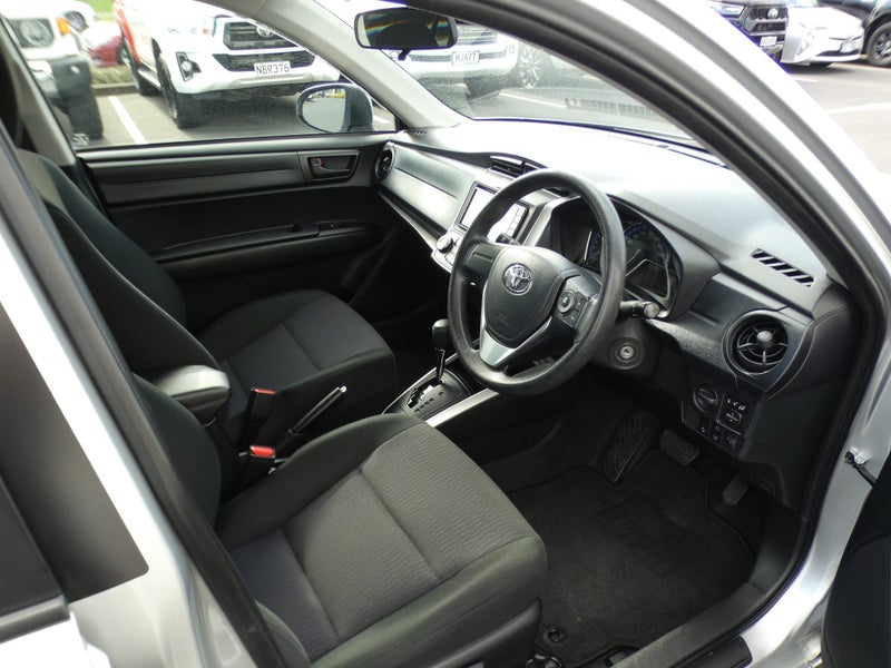 2017 Toyota Corolla 1.5 Hybrid Wagon image 3