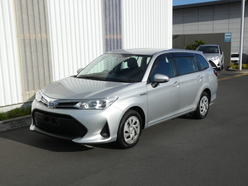 2017 Toyota Corolla 1.5 Hybrid Wagon image 4