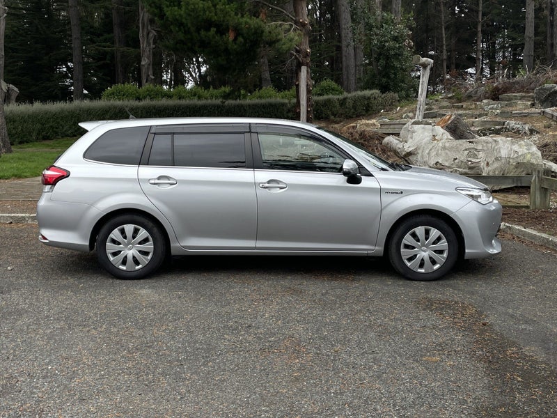 2017 Toyota Corolla Fielder 1.5 Hybrid image 3