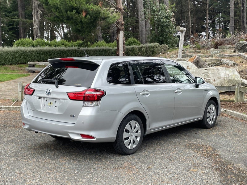 2017 Toyota Corolla Fielder 1.5 Hybrid image 4