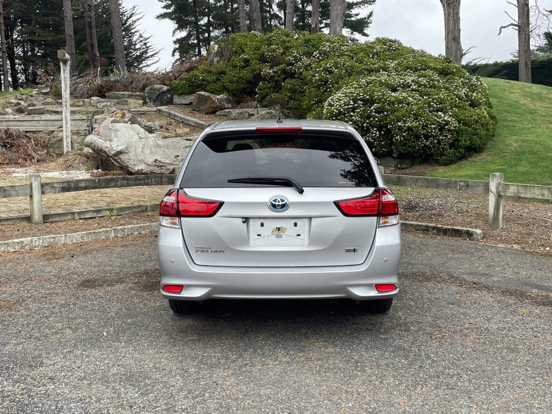 2017 Toyota Corolla Fielder 1.5 Hybrid image 5