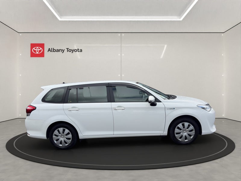 2017 Toyota Corolla Fielder 1.5 Hybrid EX 5 Dr... image 2