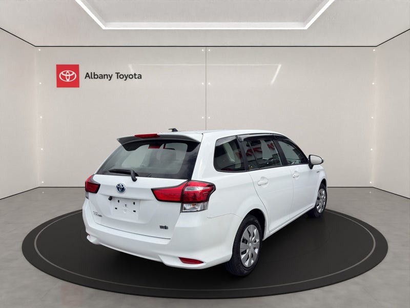 2017 Toyota Corolla Fielder 1.5 Hybrid EX 5 Dr... image 3