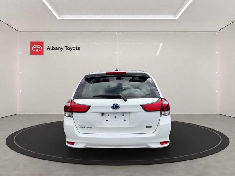2017 Toyota Corolla Fielder 1.5 Hybrid EX 5 Dr... image 4