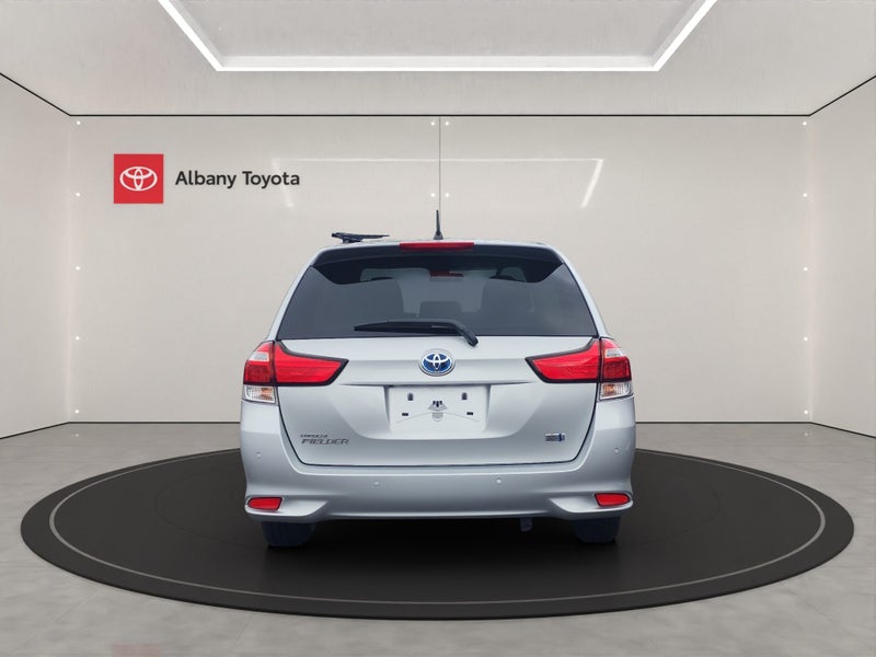 2017 Toyota Corolla Fielder 1.5 Hybrid G 5 Dr W... image 4