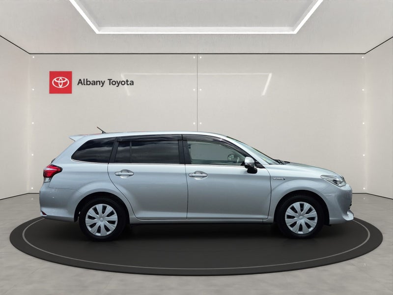 2017 Toyota Corolla Fielder 1.5 Hybrid G 5 Dr W... image 2