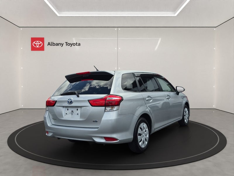2017 Toyota Corolla Fielder 1.5 Hybrid G 5 Dr W... image 3