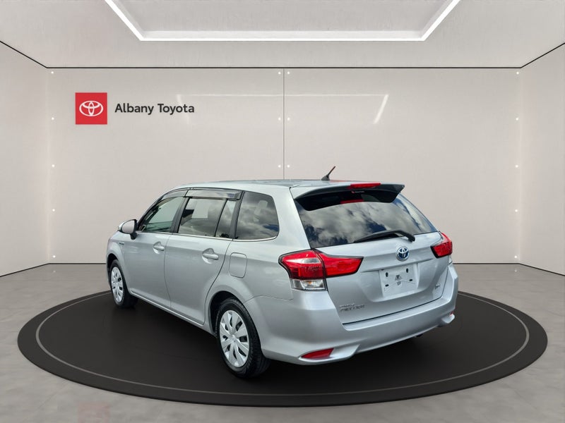 2017 Toyota Corolla Fielder 1.5 Hybrid G 5 Dr W... image 4