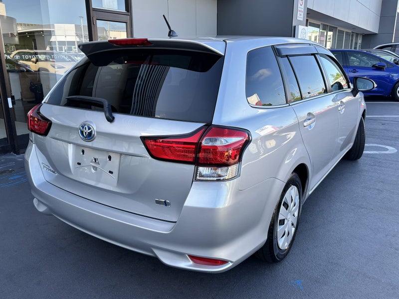 2017 Toyota Corolla Fielder 1.5 Hybrid G 5 Dr W... image 3