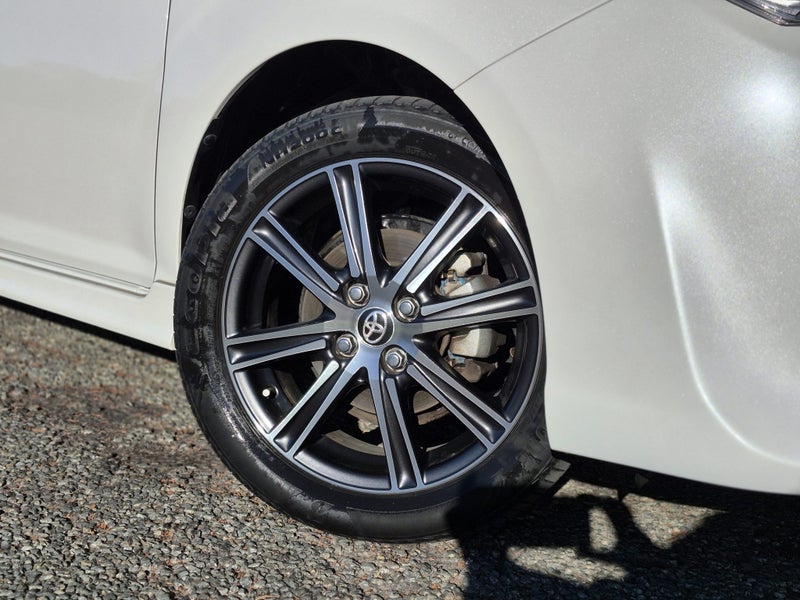 2017 Toyota Corolla Fielder 1.5 Hybrid G WxB 5... image 2