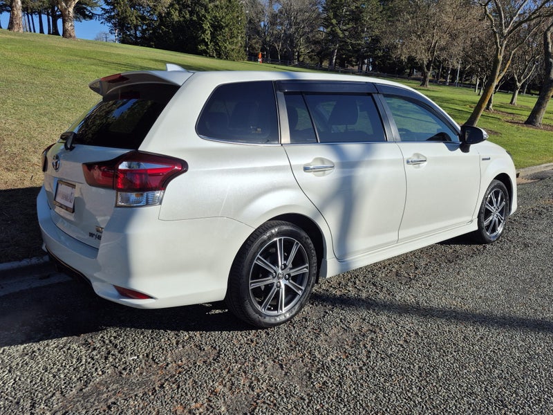 2017 Toyota Corolla Fielder 1.5 Hybrid G WxB 5... image 5