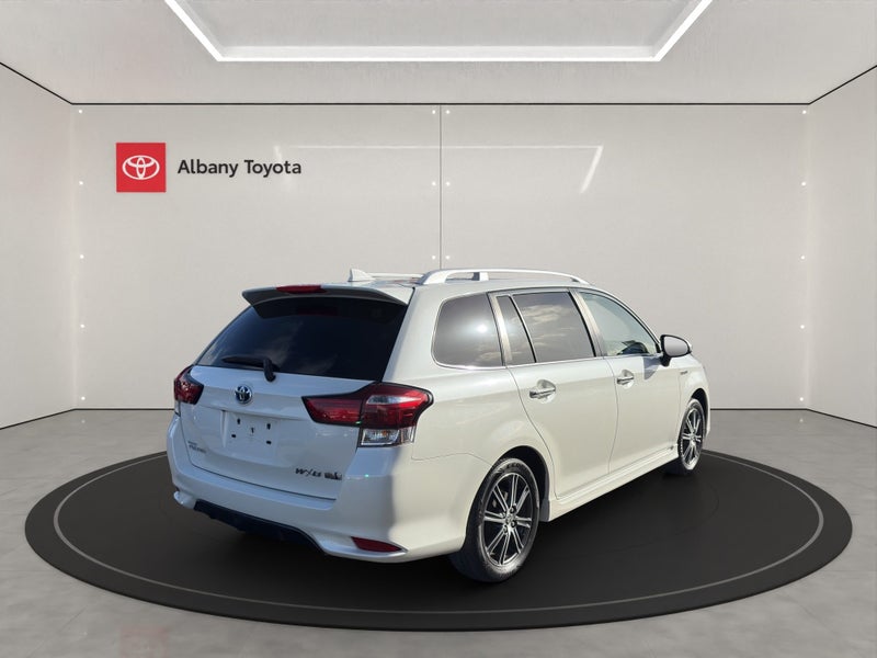 2017 Toyota Corolla Fielder 1.5 Hybrid G WxB 5... image 3