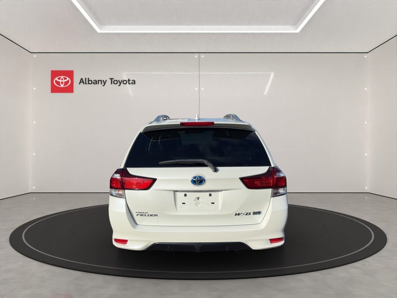 2017 Toyota Corolla Fielder 1.5 Hybrid G WxB 5... image 4
