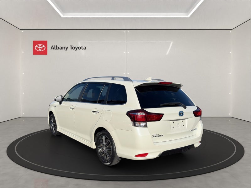 2017 Toyota Corolla Fielder 1.5 Hybrid G WxB 5... image 5
