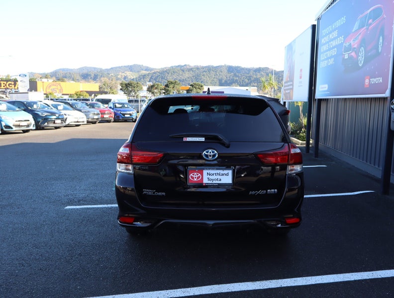 2017 Toyota Corolla Fielder 1.5 Hybrid G WxB 5... image 3