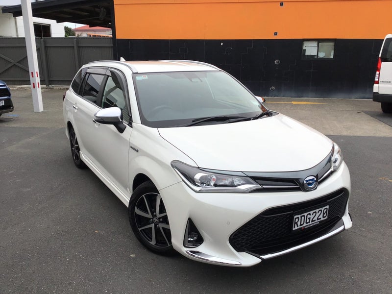 2017 Toyota Corolla Fielder 1.5 Hybrid G WxB 5... image 1