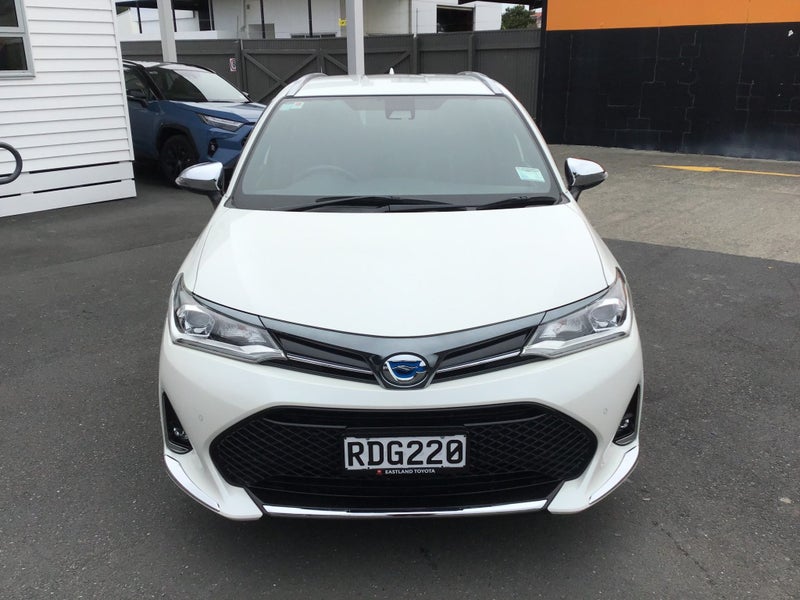 2017 Toyota Corolla Fielder 1.5 Hybrid G WxB 5... image 3