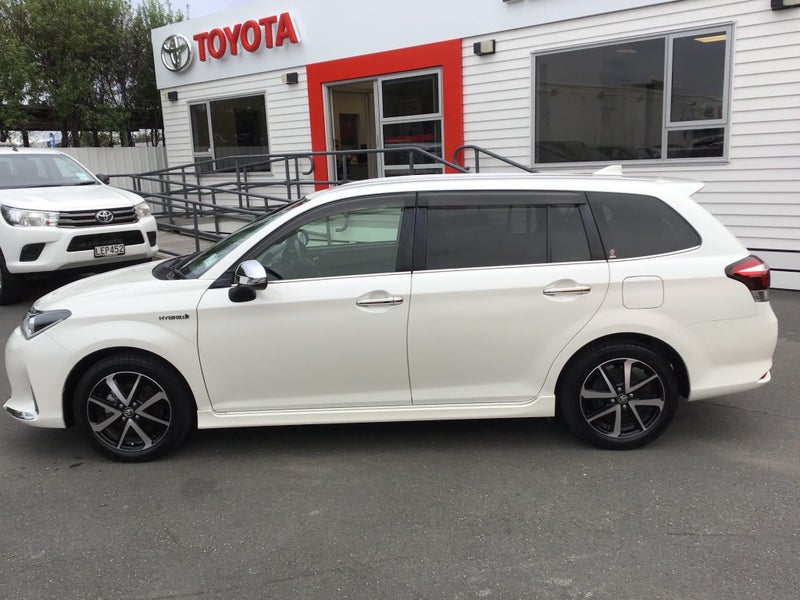 2017 Toyota Corolla Fielder 1.5 Hybrid G WxB 5... image 5