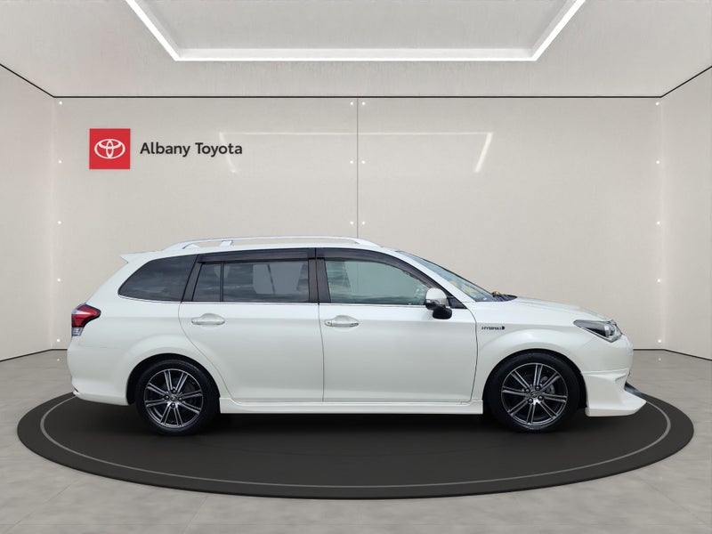 2017 Toyota Corolla Fielder 1.5 Hybrid G WxB 5... image 2