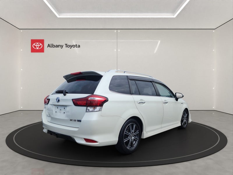 2017 Toyota Corolla Fielder 1.5 Hybrid G WxB 5... image 3