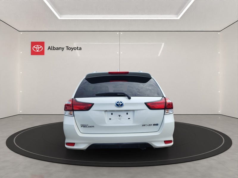 2017 Toyota Corolla Fielder 1.5 Hybrid G WxB 5... image 4