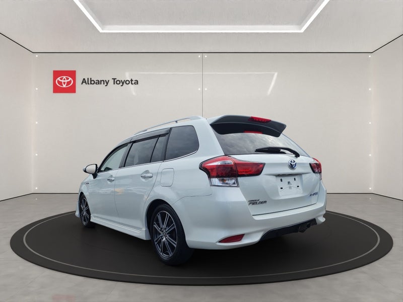 2017 Toyota Corolla Fielder 1.5 Hybrid G WxB 5... image 5