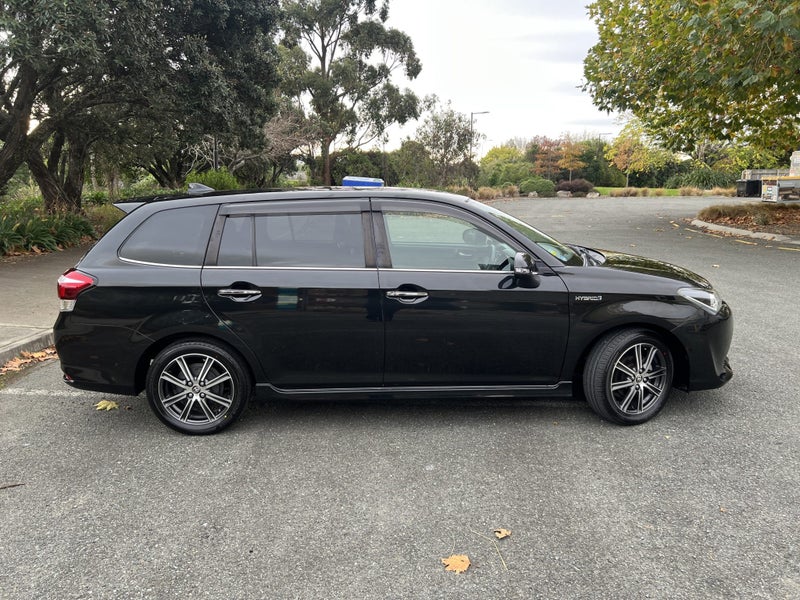 2017 Toyota Corolla Fielder 1.5 Hybrid Wagon image 2