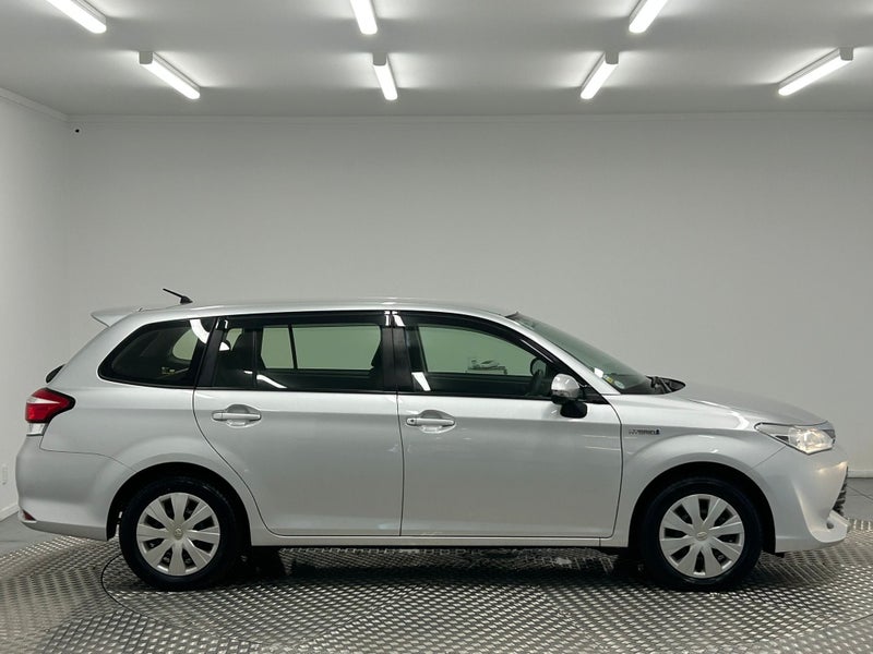 2017 Toyota Corolla Fielder 1.5 Hybrid Wagon image 2