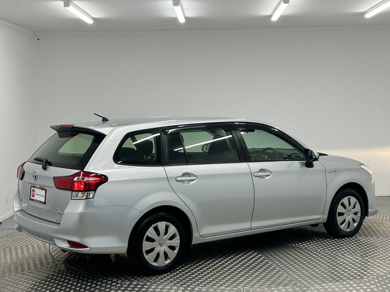 2017 Toyota Corolla Fielder 1.5 Hybrid Wagon image 3