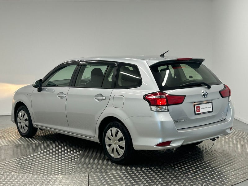 2017 Toyota Corolla Fielder 1.5 Hybrid Wagon image 5