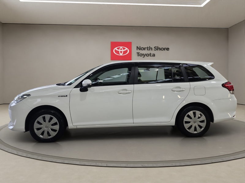 2017 Toyota Corolla Fielder 1.5L Hybrid Hatchback image 4