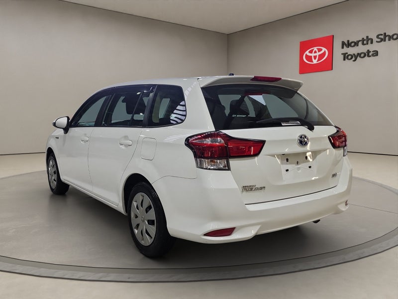 2017 Toyota Corolla Fielder 1.5L Hybrid Hatchback image 5