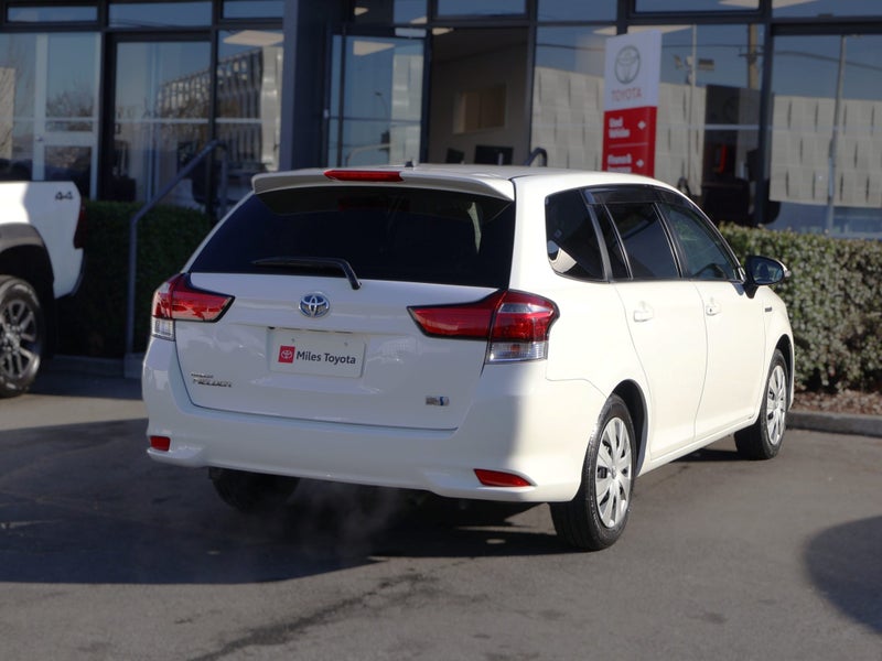 2017 Toyota Corolla Fielder Hybrid G, Push Start image 5