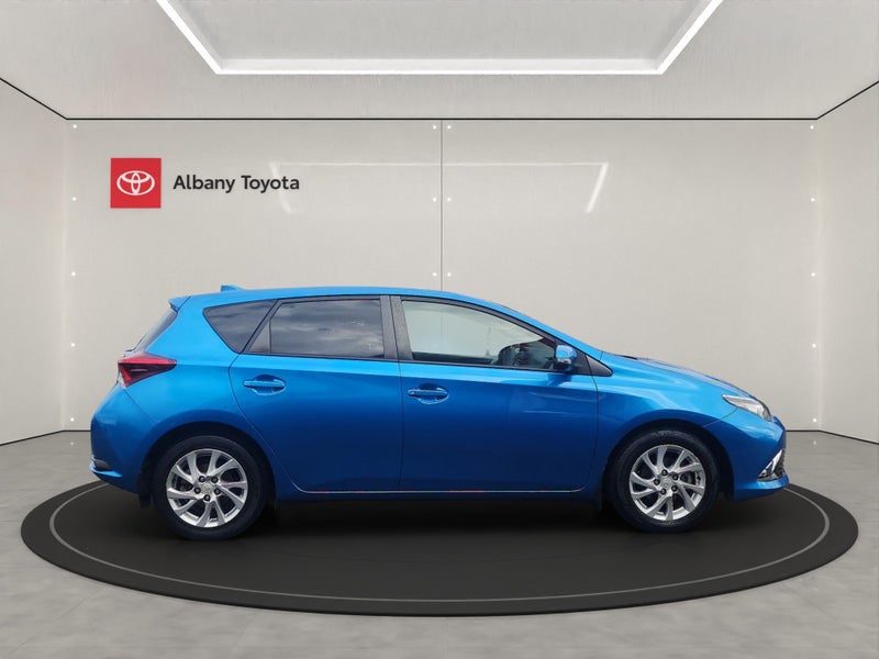 2017 Toyota Corolla GLX FWD 1.8P HATCH/5 CVT image 2