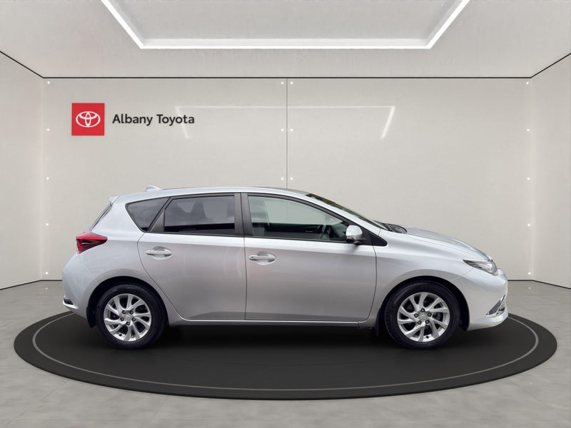 2017 Toyota Corolla GLX FWD 1.8P HATCH/5 CVT (Z... image 2