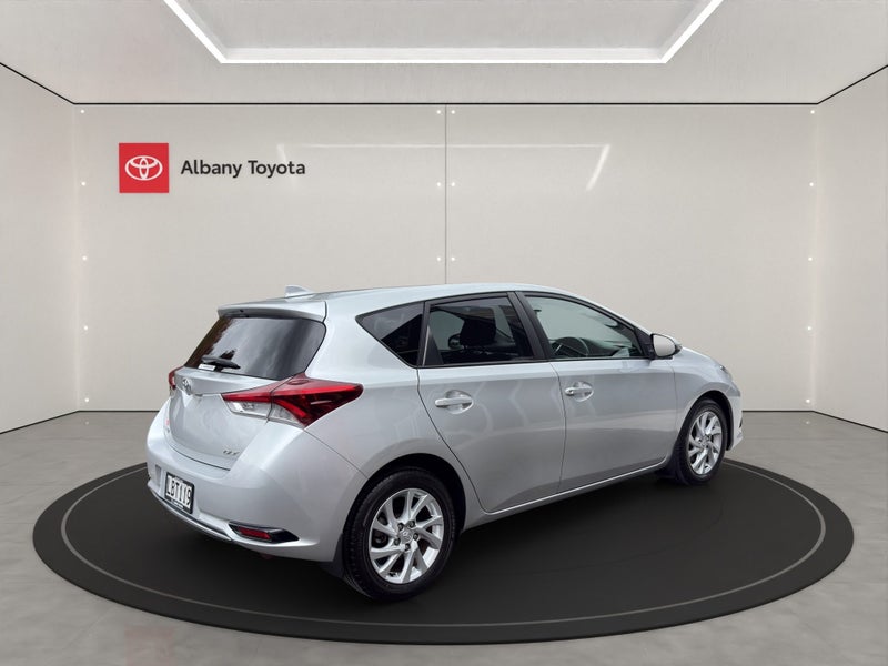 2017 Toyota Corolla GLX FWD 1.8P HATCH/5 CVT (Z... image 3