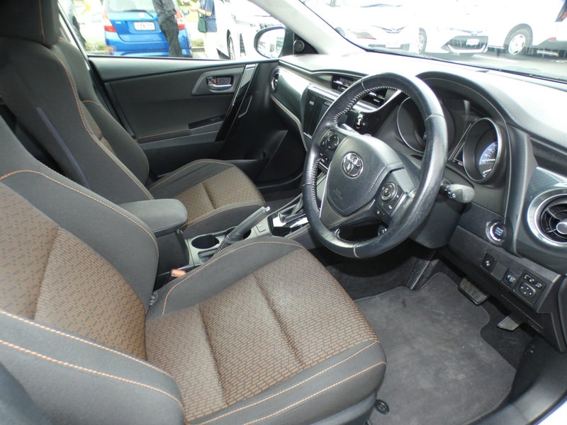 2017 Toyota Corolla LEVIN SX 1.8L image 2