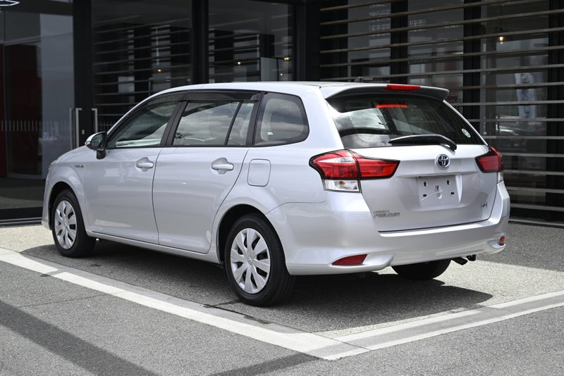 2017 Toyota Corolla Touring 1.5 Hybrid FWD Wagon image 2