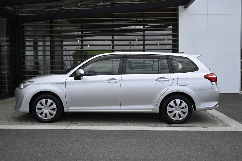 2017 Toyota Corolla Touring 1.5 Hybrid FWD Wagon image 3