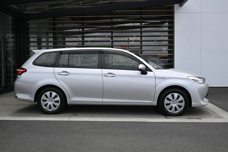 2017 Toyota Corolla Touring 1.5 Hybrid FWD Wagon image 5