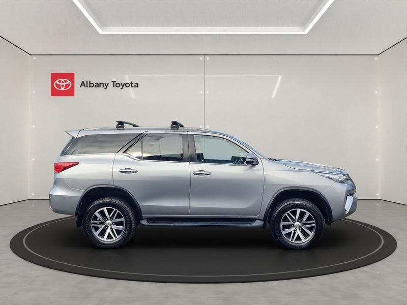 2017 Toyota Fortuner 4WD LIMITED 2.8DT SUV/5 6A... image 2