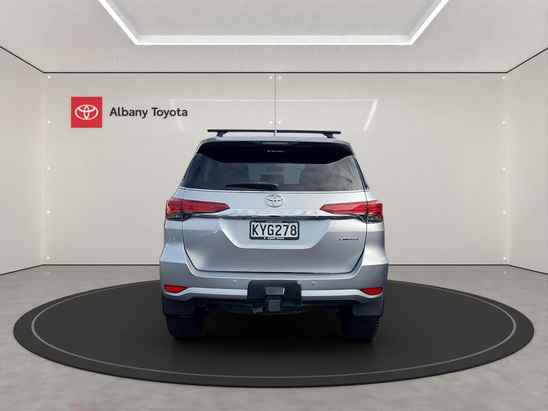 2017 Toyota Fortuner 4WD LIMITED 2.8DT SUV/5 6A... image 4