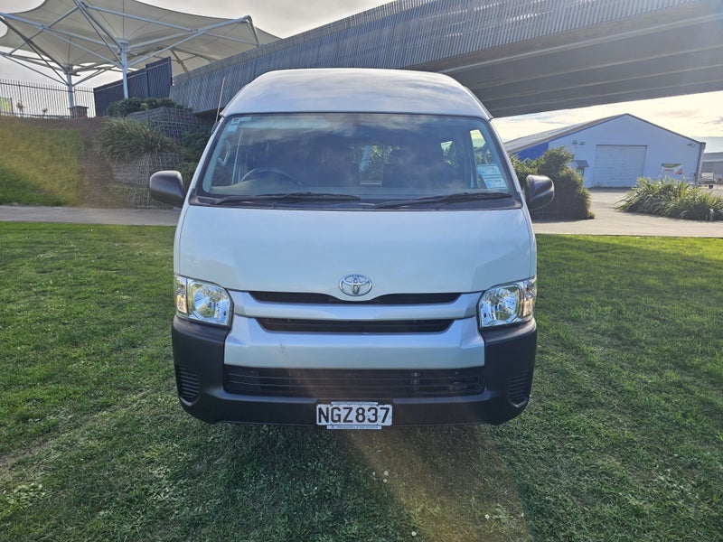 2017 Toyota Hiace MINIBUS RWD 3.0TD Automatic V... image 2