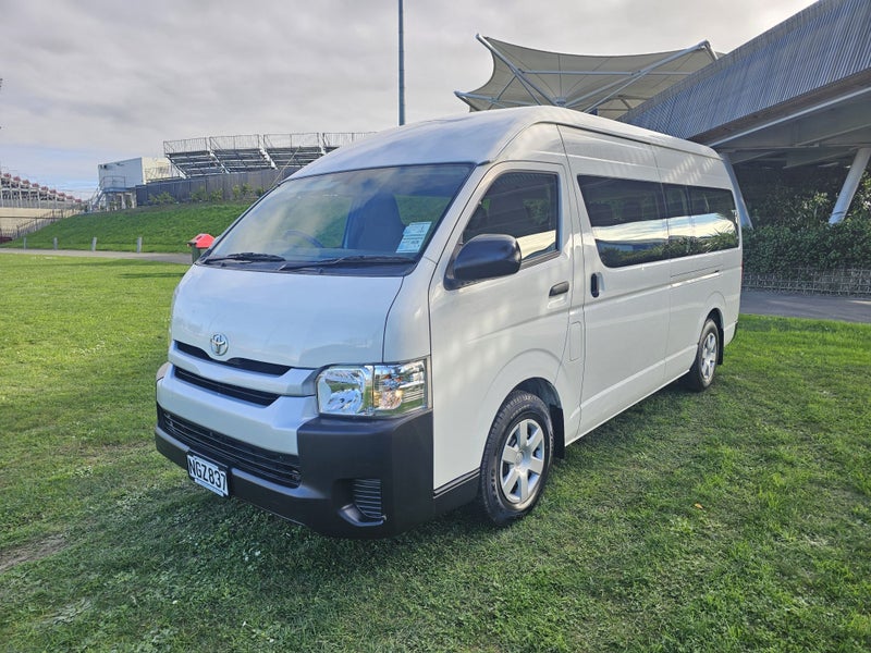 2017 Toyota Hiace MINIBUS RWD 3.0TD Automatic V... image 3