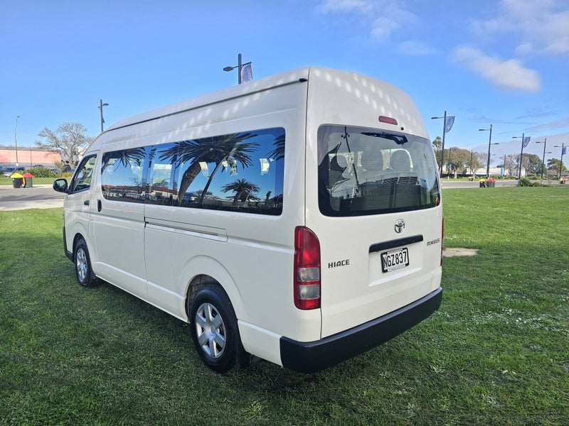 2017 Toyota Hiace MINIBUS RWD 3.0TD Automatic V... image 5